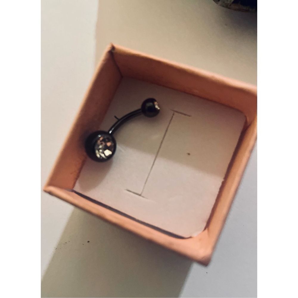 BLACK AND WHITE SAPPHIRE BELLY RING - Picture 2 of 5